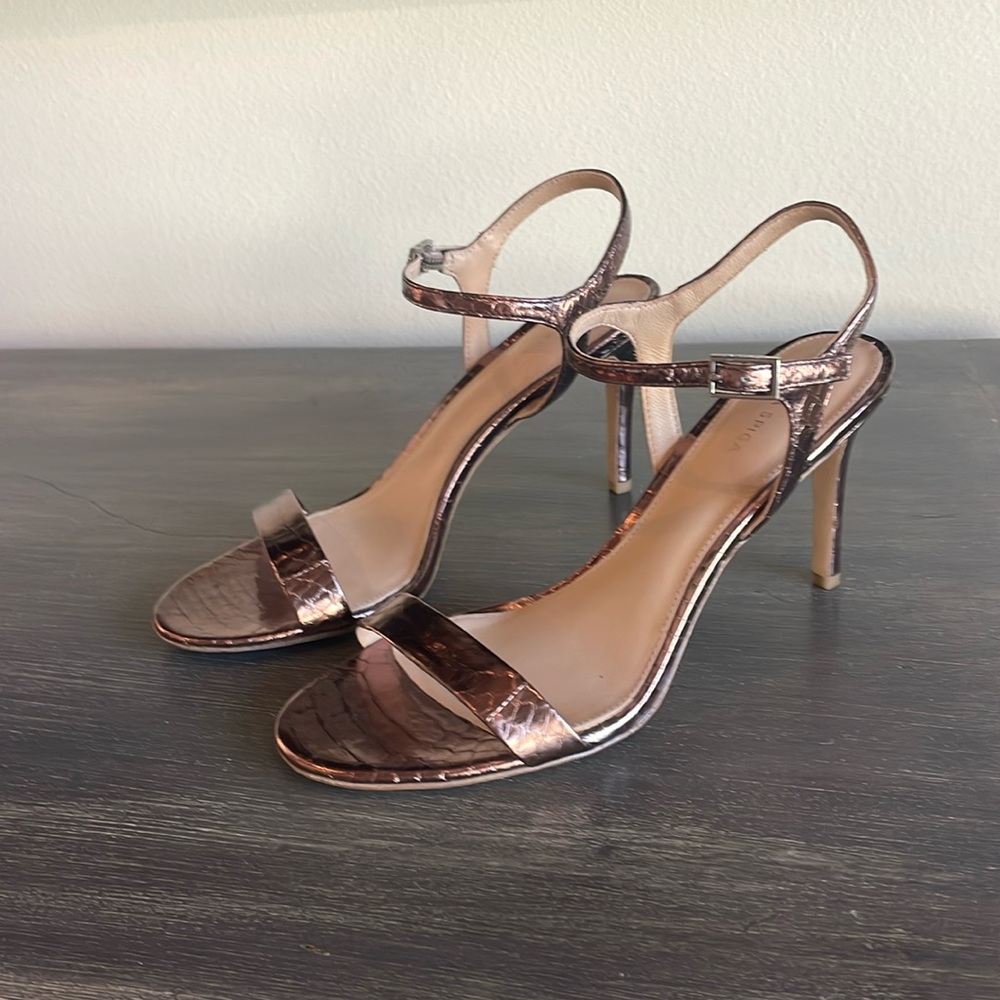 VIA SPIGA V-MADELEINE COPPER SANDAL SIZE 6.5